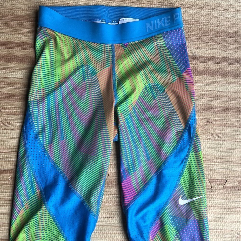 Nike Pro Hypercool Frequency Compression Capri - Picture 3 of 11